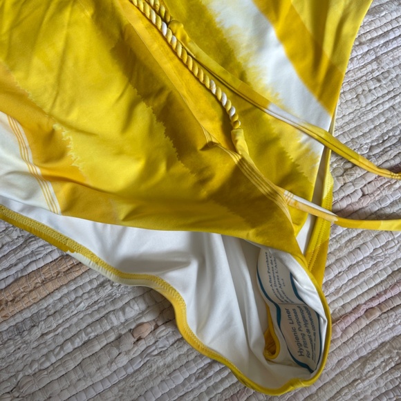 NWT Antonio Melani Yellow Watercolor Stripe One Piece Swimsuit Size XL - Picture 3 of 6